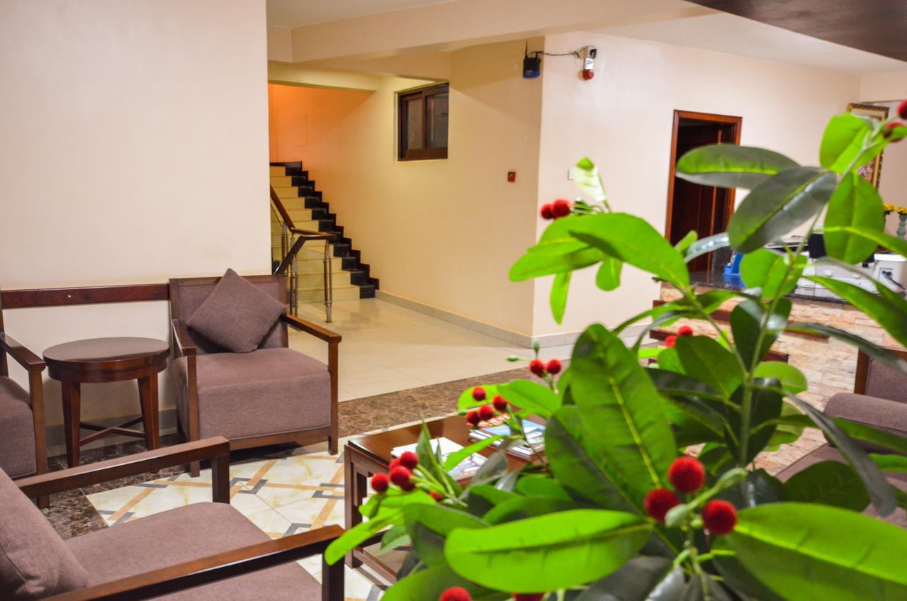 Hillside Plaza Hotel Кампала Екстериор снимка