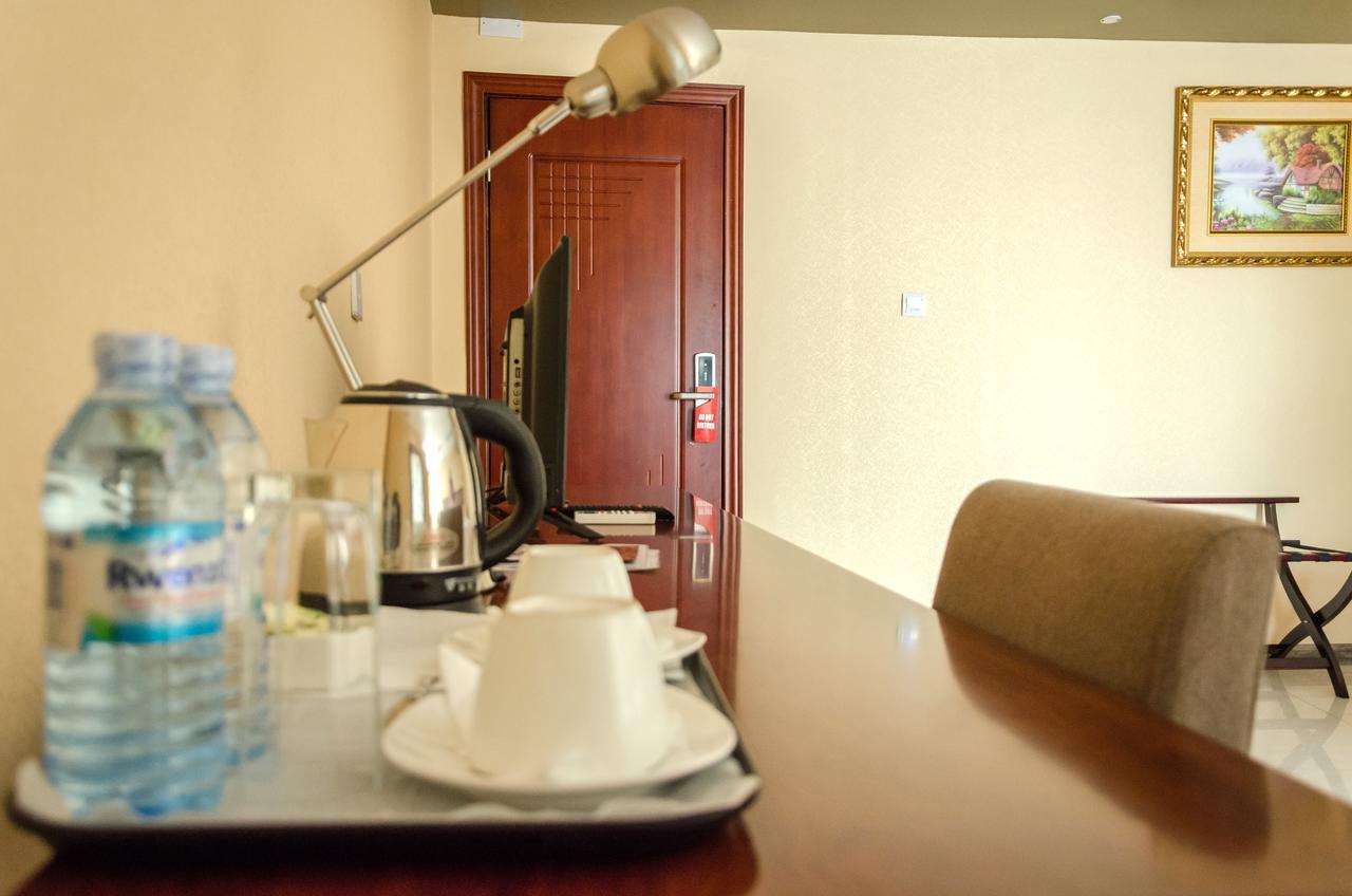 Hillside Plaza Hotel Кампала Екстериор снимка