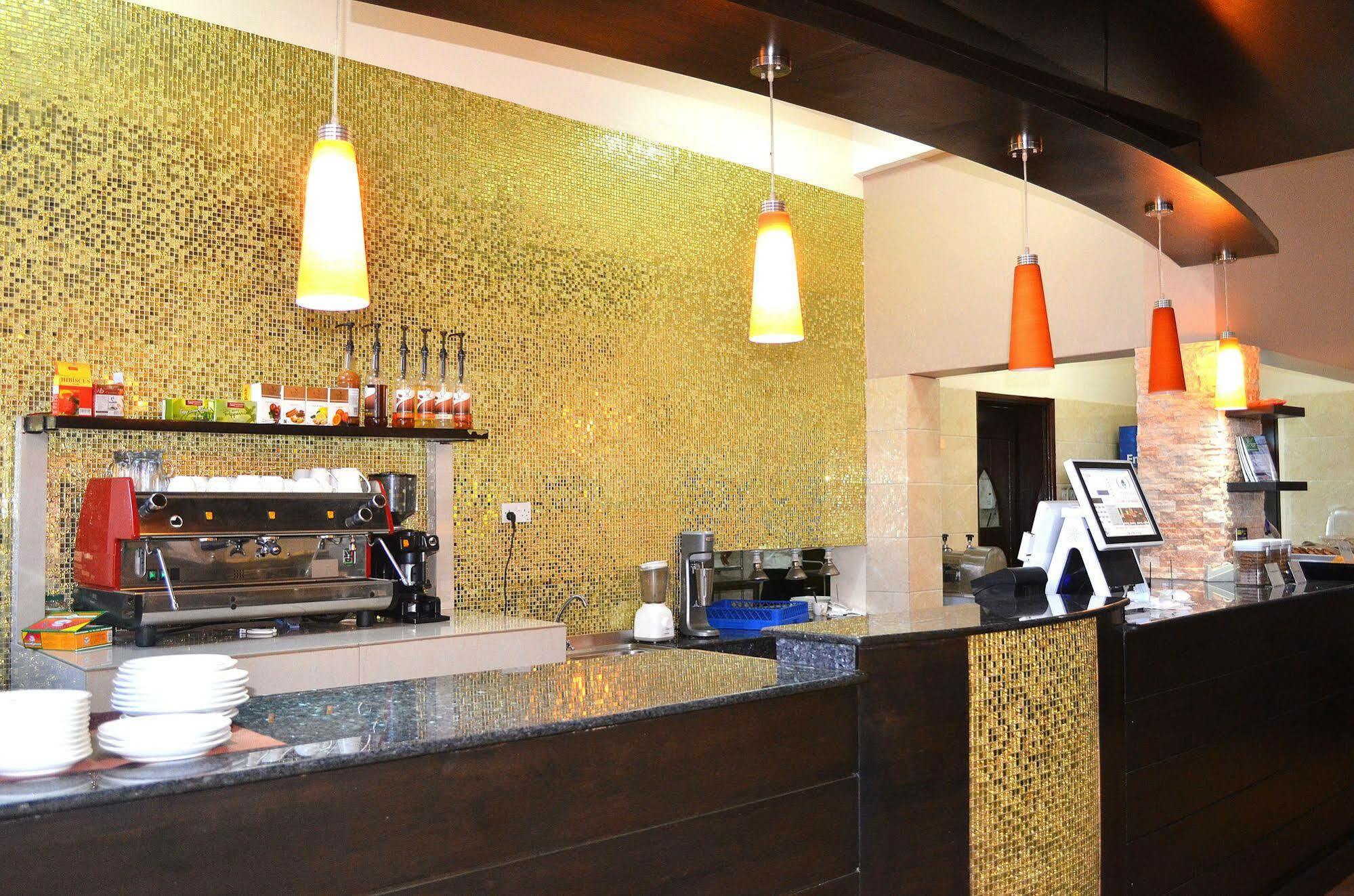 Hillside Plaza Hotel Кампала Екстериор снимка
