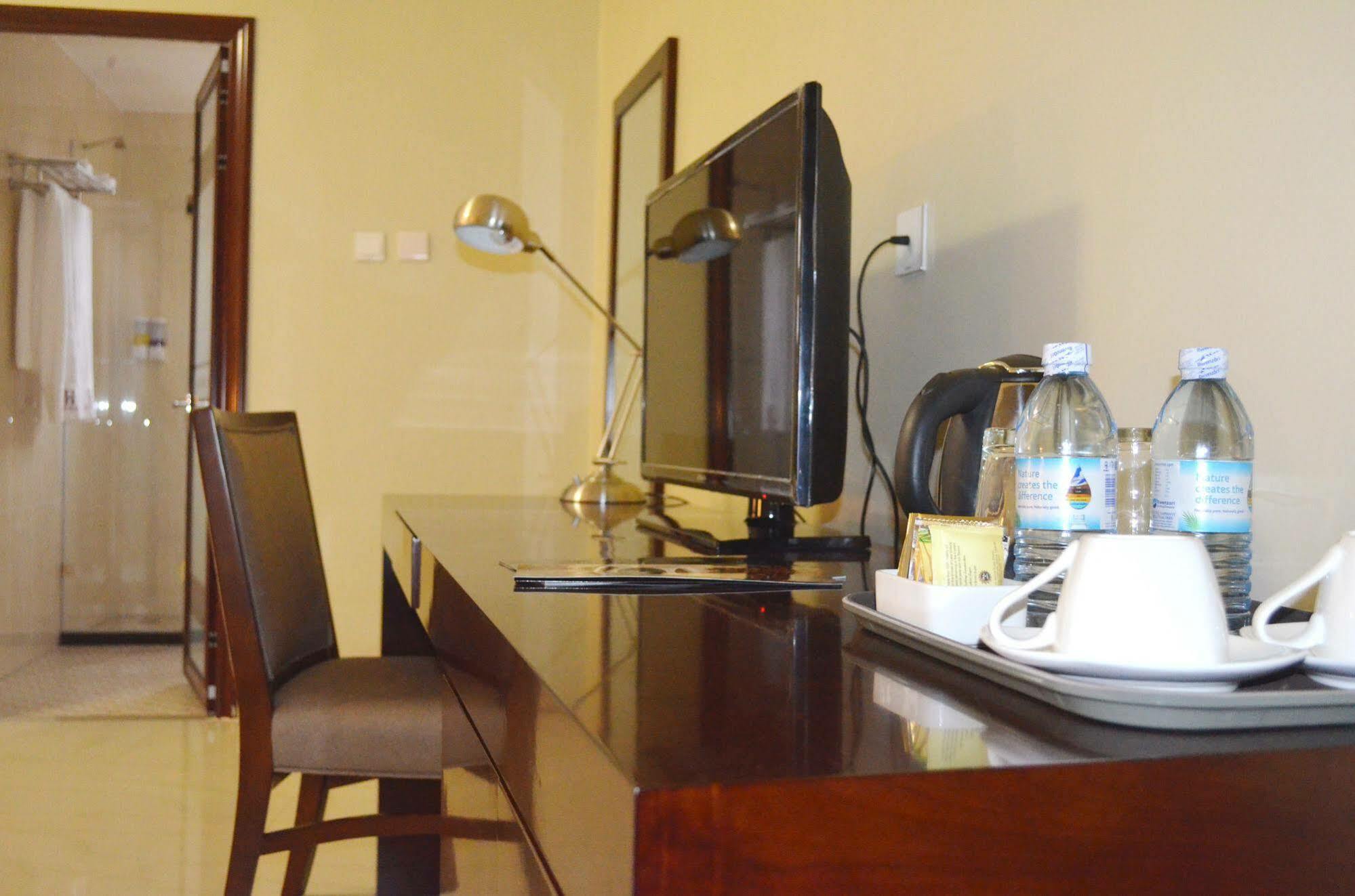 Hillside Plaza Hotel Кампала Екстериор снимка