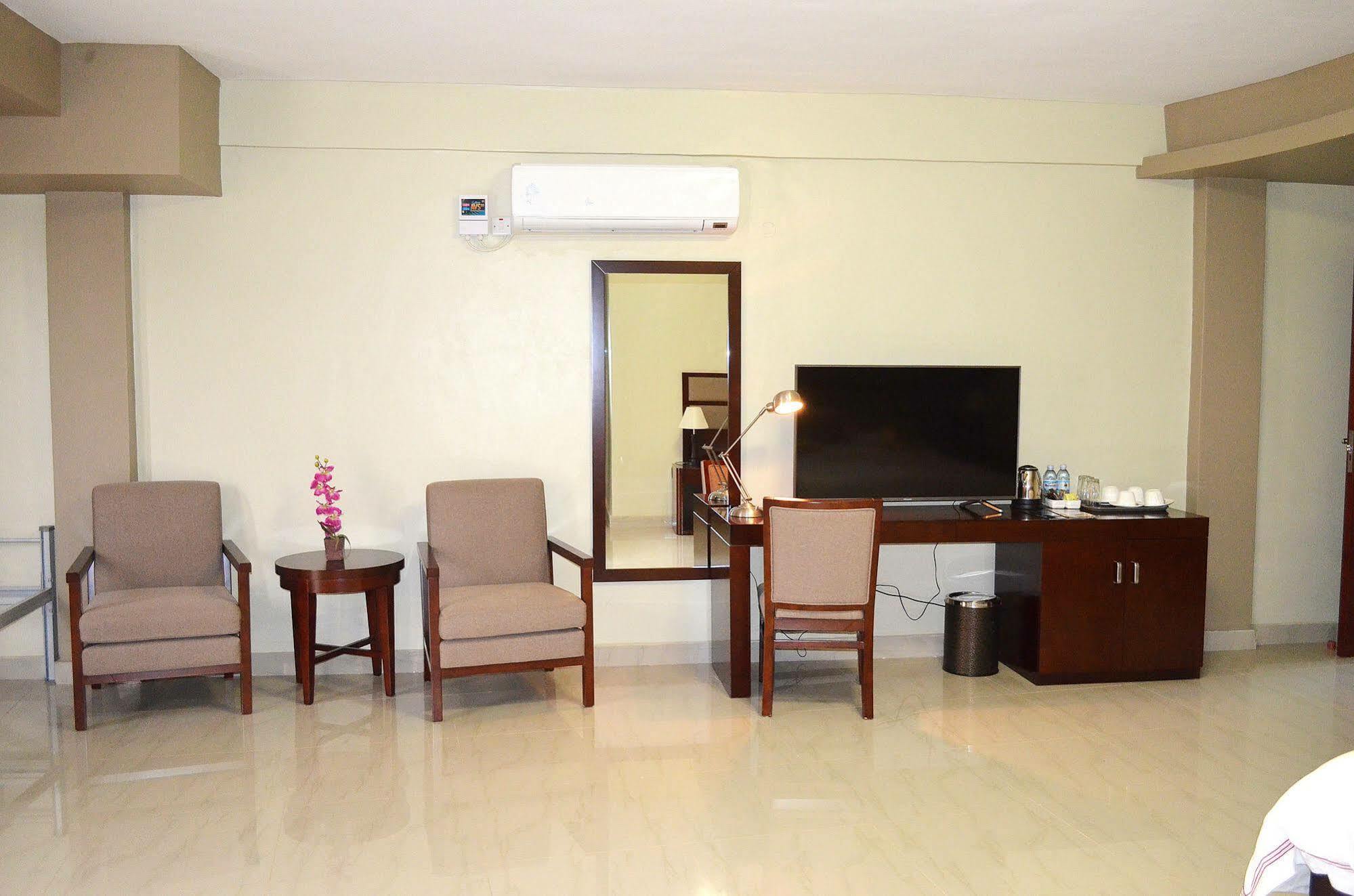 Hillside Plaza Hotel Кампала Екстериор снимка