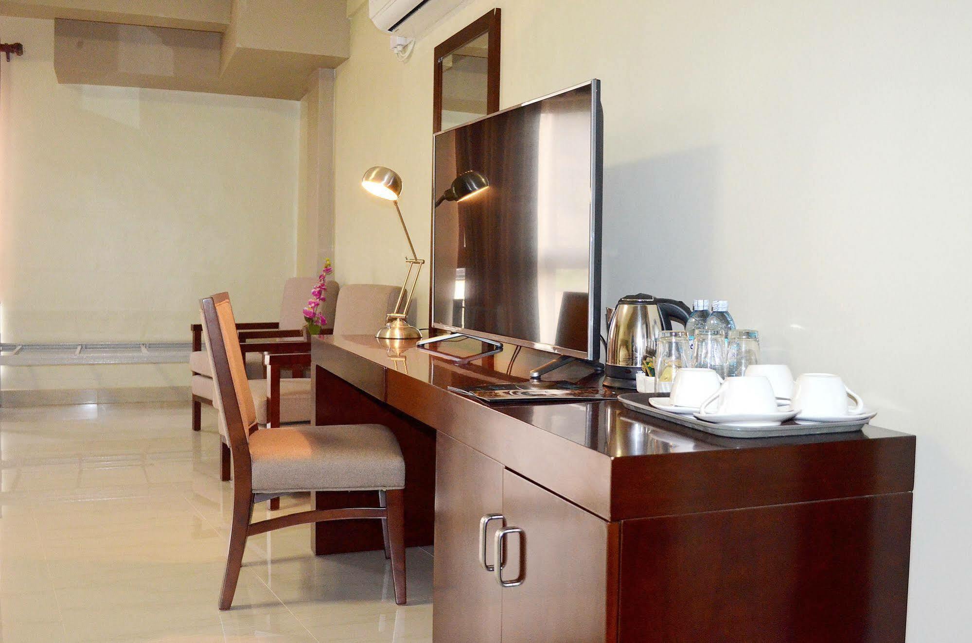 Hillside Plaza Hotel Кампала Екстериор снимка
