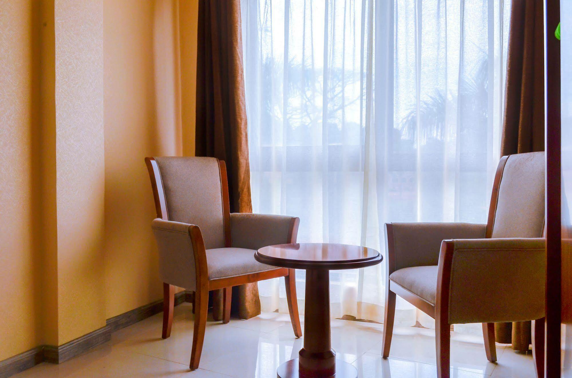 Hillside Plaza Hotel Кампала Екстериор снимка