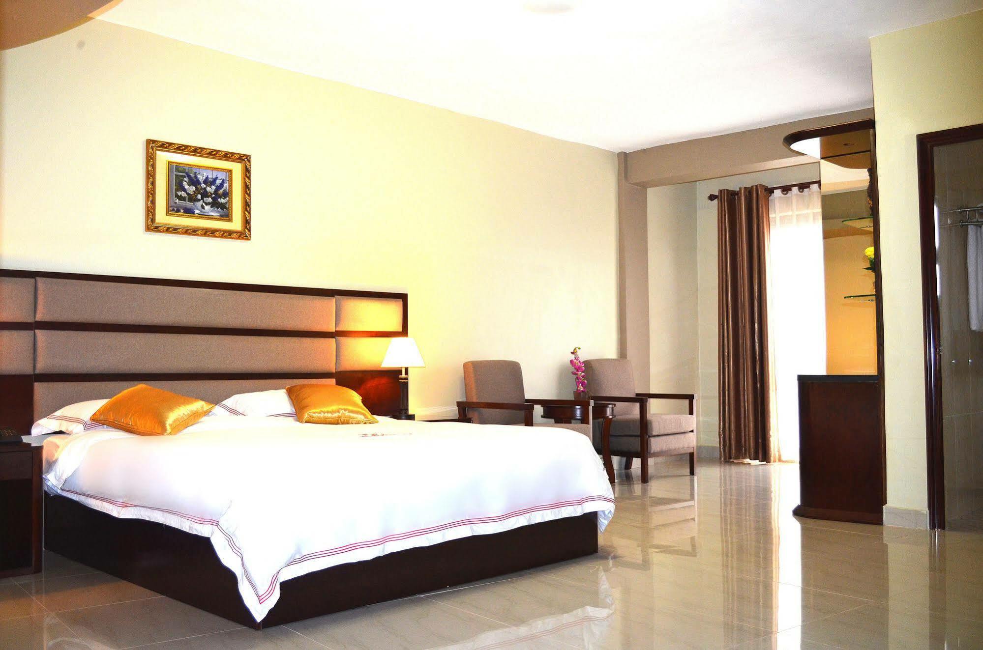 Hillside Plaza Hotel Кампала Екстериор снимка