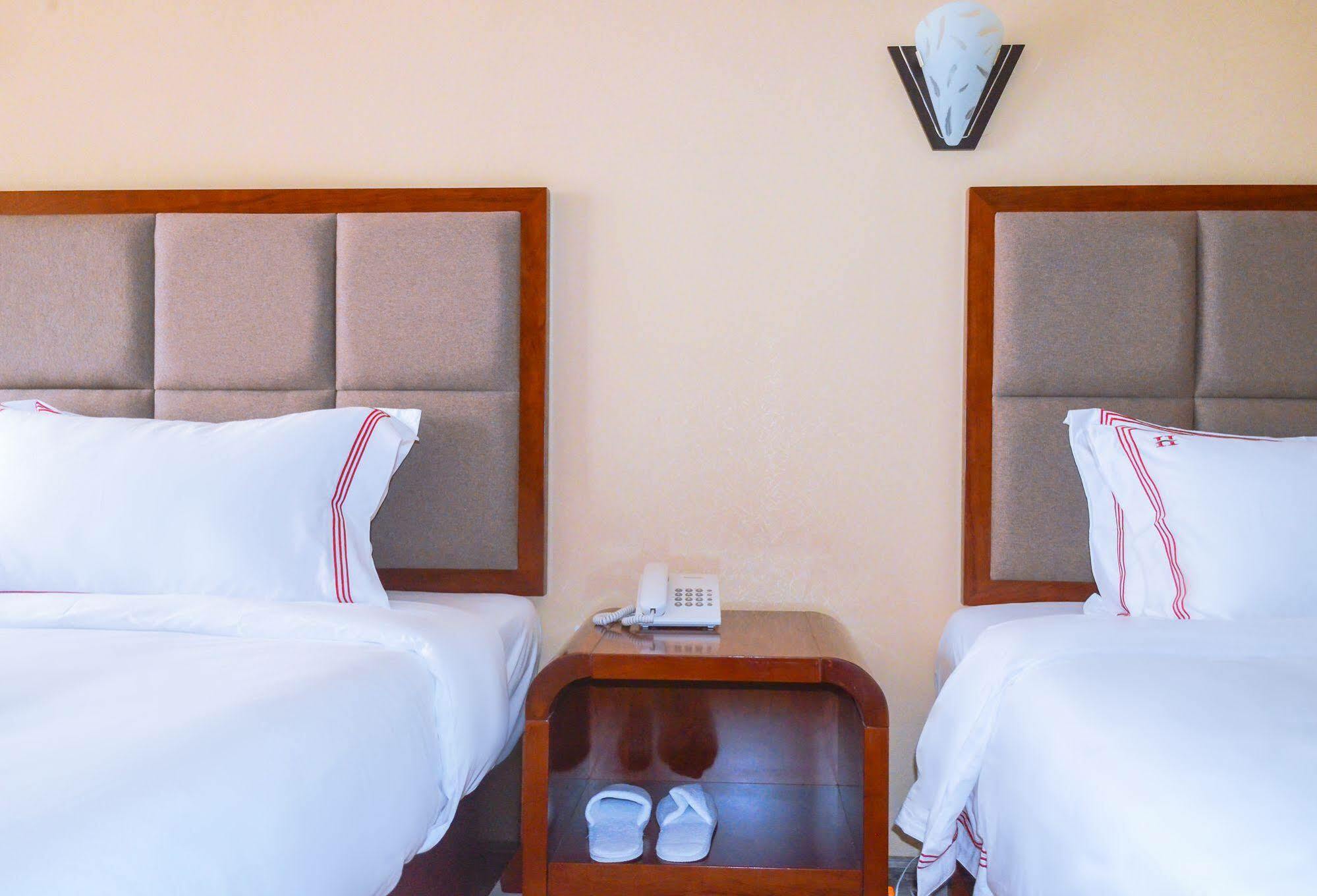 Hillside Plaza Hotel Кампала Екстериор снимка