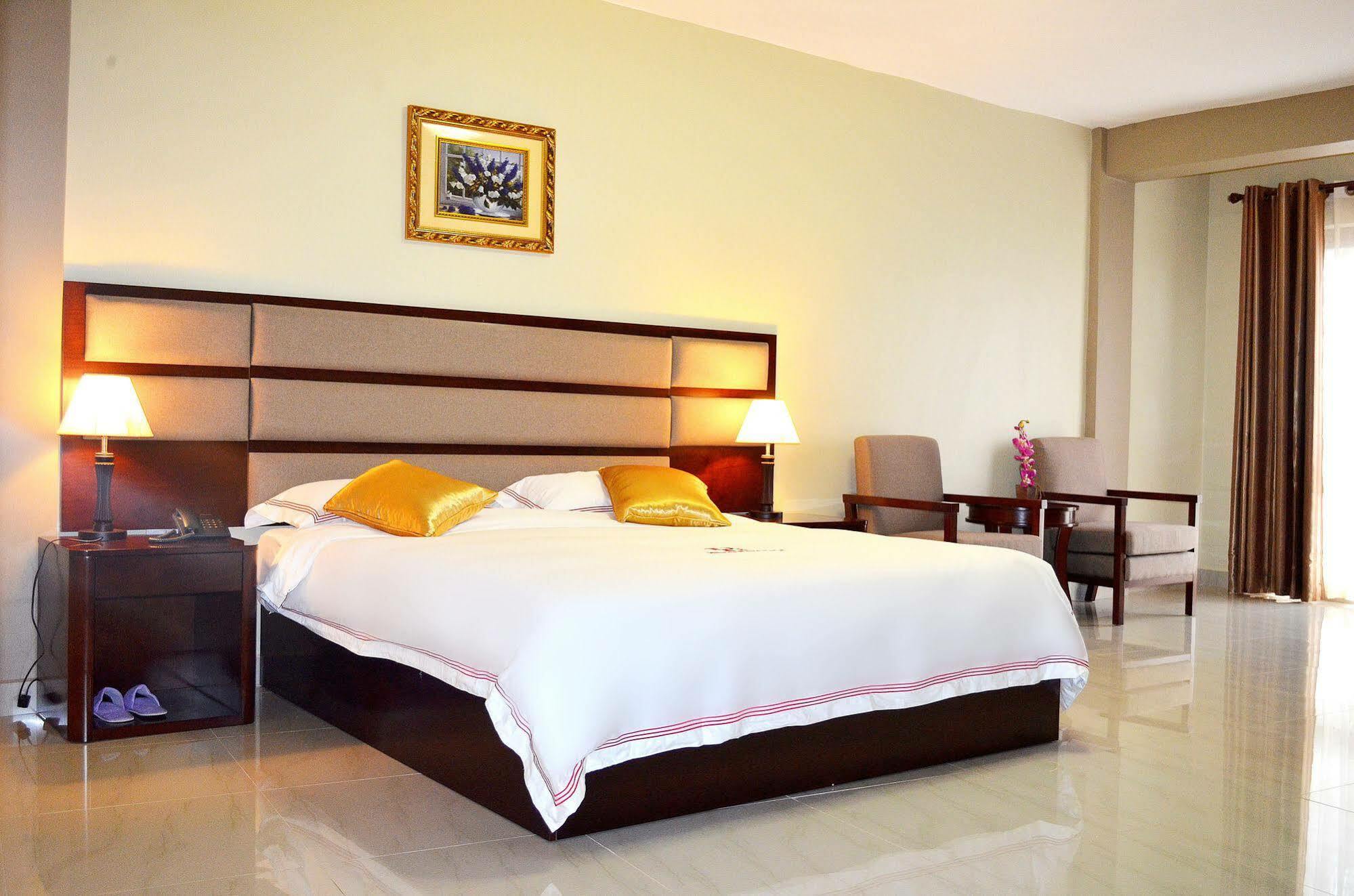 Hillside Plaza Hotel Кампала Екстериор снимка