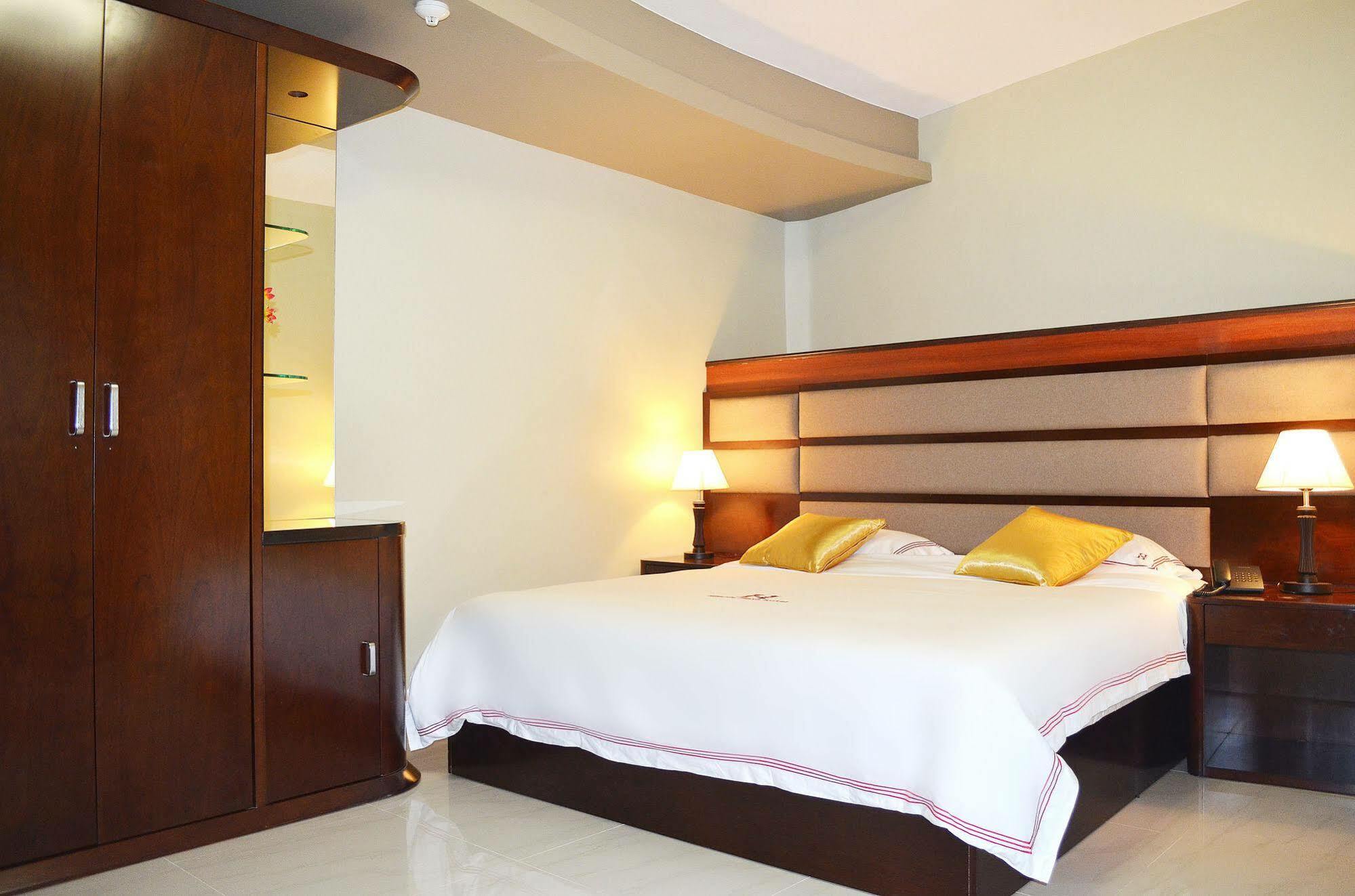 Hillside Plaza Hotel Кампала Екстериор снимка