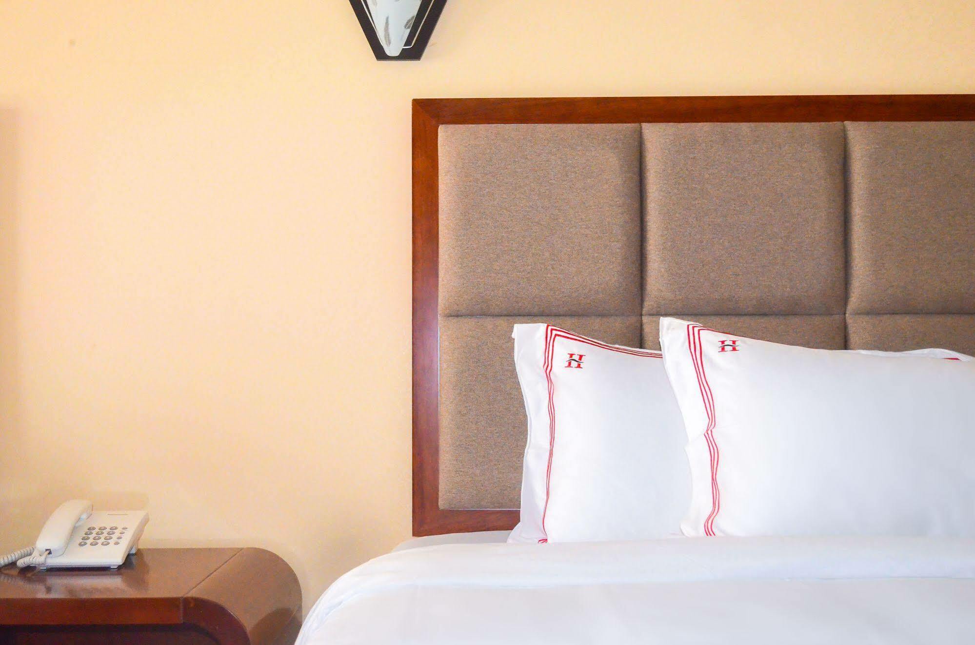 Hillside Plaza Hotel Кампала Екстериор снимка