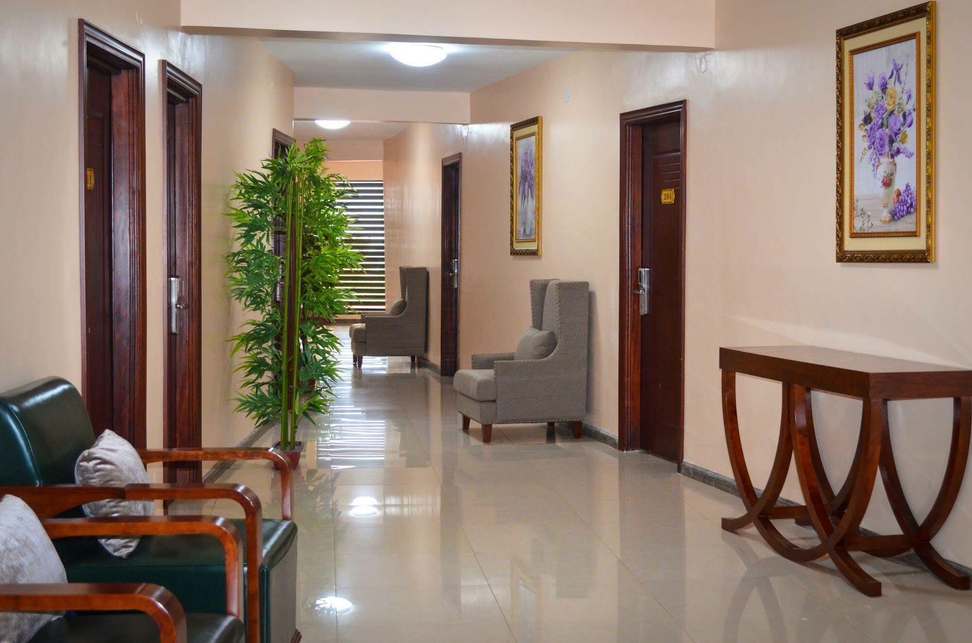 Hillside Plaza Hotel Кампала Екстериор снимка